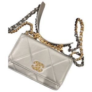Chanel 19 Wallet On Chain Silver